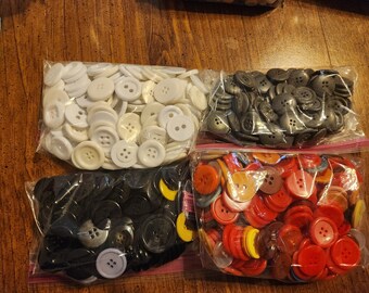 1 lbs of 3/4 to 1 inch Buttons