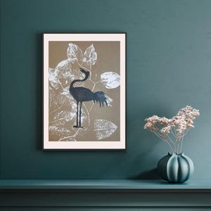 Linol- / Monoprint auf Recyclingpapier, Einzelstück, Din A3, Kranich, Baum, Wald, Wiese, Blume, grau, weiß, handgemacht von artrosarot