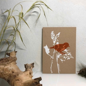 Linol- / Monoprint auf Recyclingpapier, Einzelstück, Din A5, Meise, Vogel, Blume, Wald, Wiese, weiß kupfer, handgemacht von artrosarot