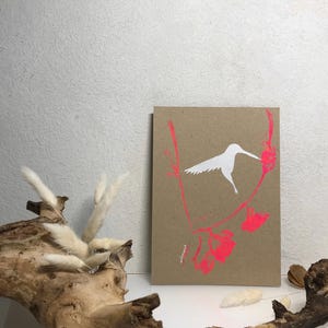 Linol- / Monoprint auf Recyclingpapier, Einzelstück, Din A5, Kolibri, Baum, Wald, Wiese, Blume, neon, weiß, handgemacht von artrosarot