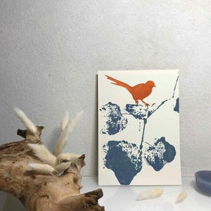 Linol- / Monoprint auf Papier, Einzelstück, Din A5, Meise, Vogel, Blume, Wald, Wiese, blau, kupfer, handgemacht von artrosarot