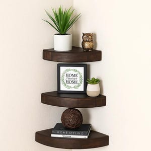 Estantería esquinera de madera de haya aceitada: Estantes flotantes bohemios