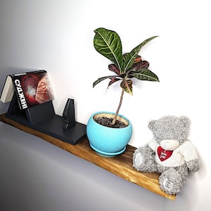 Estante flotante de nogal recuperado: decoración rústica de pared con borde natural