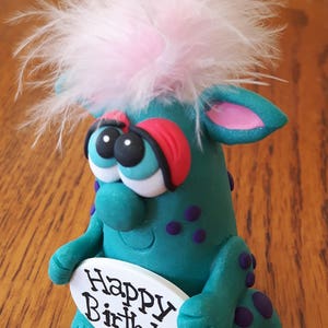 Topper na tort, figurka Pook&#39;s &quot;Happy Birthday&quot; Pookee, figurka, artykuły upominkowe, spersonalizowane artykuły upominkowe, niestandardowe artykuły upominkowe, ręcznie robione, Pook Designz