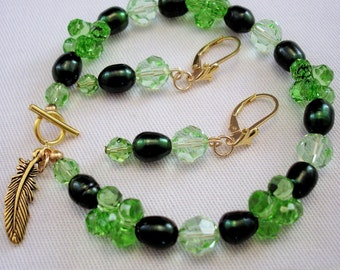 Conjunto de joyas de cristal verde: pulsera y pendientes de perlas