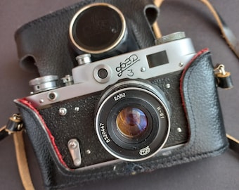 1970年代のヴィンテージ Petri FT 35 mm フィルムカメラ（革製ケース