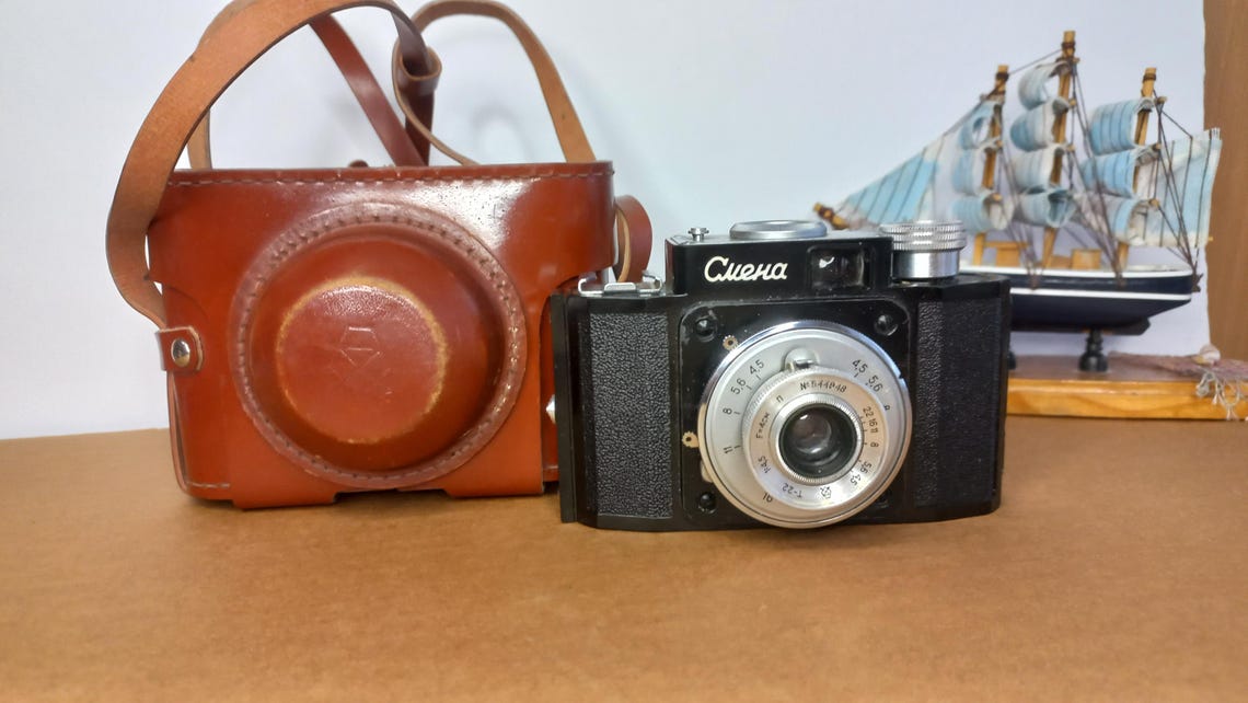 Vintage Smena Film Camera | Working Soviet 35mm Camera with Original Case, 1960s, Vintage Camera, foto 1 di 5