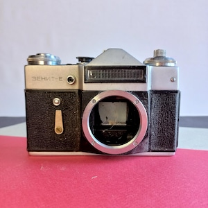 SLR film camera 35mm Zenit E cameras body only non-working For parts or repair ussr for decoration Antique camera vintage tech