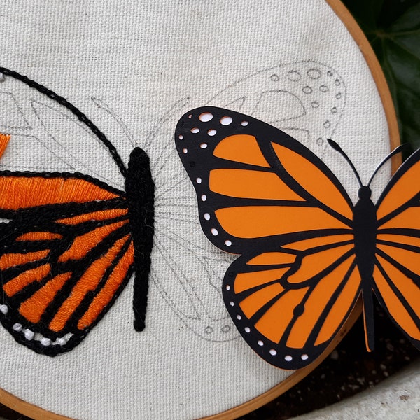 Monarch butterfly embroidery pattern or card SVG