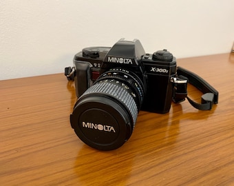 Vintage Minolta SLR Camera with lense & flash
