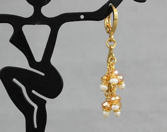 Pendientes de cristales dorados y perlas