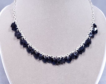 Collar de corazones de cristal azul índigo