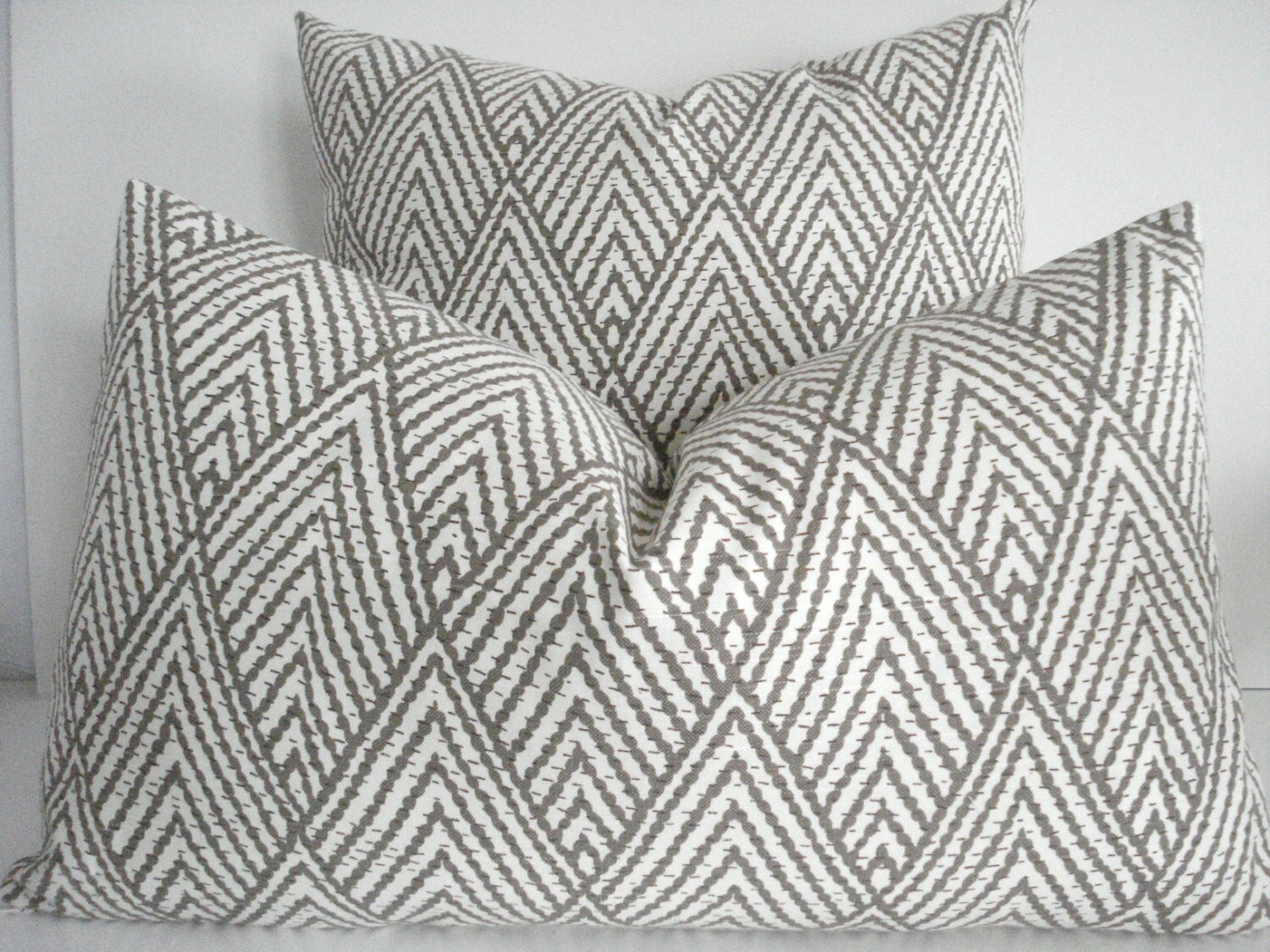 Kravet Both Sides Housse Décorative Design - Tahitian Stitch Tusk- Ivoire/Taupe Latte Throw Oreiller