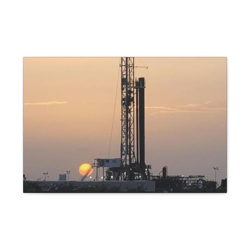 Öl Derrick Bohrturm Sonnenuntergang Leinwand Druck: Industrielle Wandkunst Bild 1