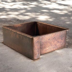 Zlew kuchenny Vintage Copper, ręcznie wykonany zlew Farmhouse, rustykalna umywalka podblatowa, kwadratowy zlew w stylu antycznej patyny, nowoczesny zlew retro Copper