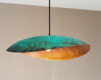 Handgjord taklampa i patinakoppar – Modern rustik kupolbelysning