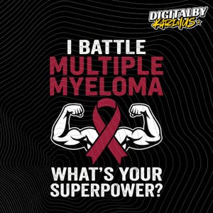 Könnte beinhalten: Schwarzes Grafikdesign mit dem Text "I BATTLE MULTIPLE MYELOMA" in Weiß und Burgunderrot. Eine burgunderfarbene Schleife und Arme, die ihre Muskeln anspannen, sind unter dem Text zentriert. Der Text "WHAT'S YOUR SUPERPOWER?" steht unten.