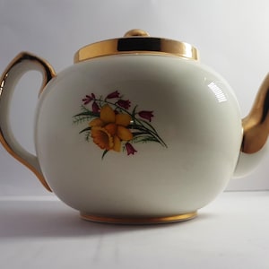 Made in Cork Ireland, vintage 1960s collectable, Traditional, Carrigaline ceramic  pottery teapot