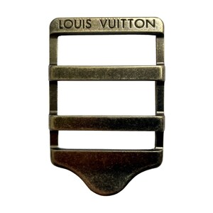 Una cintura Louis Vuitton che dopo la doratura della fibbia e la lucidatura  del Canvas, torna a - Pulizia Professionale e riparazione di scarpe,  borse, cinture.