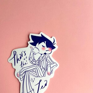 Omori inspiriert ""Das ist der Tee" Held Vinyl 4" Aufkleber."