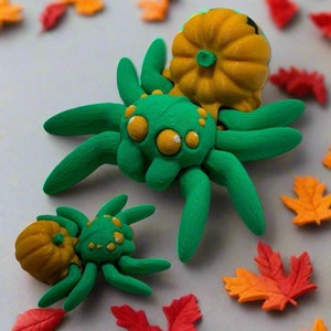 Halloween Spider with Jack-o&#39;-Lantern: Articulated Spooky Desk Decor