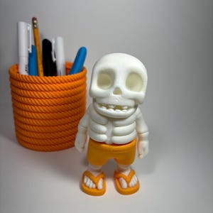 Articulated Skeleton Fidget Toy: Spooky Desk Decor