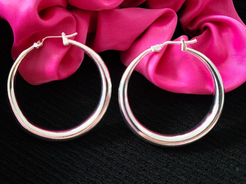 silver,sterling silver,hoop earrings,hug earrings,huggie earrings,huggie,dainty,dainty earrings,tiny earrings,tiny hoop earrings,small hoop earrings,gold hoop earrings,gold filled