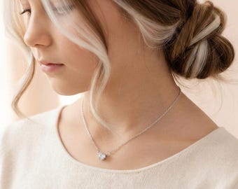 Collar delicado de diamantes / Colgante minimalista flotante de circonita cúbica / Oro y plata / Joyería para damas de honor / Collar elegante para el día a día / Joyería para combinar con otras