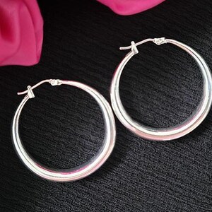 silver,sterling silver,hoop earrings,hug earrings,huggie earrings,huggie,dainty,dainty earrings,tiny earrings,tiny hoop earrings,small hoop earrings,gold hoop earrings,gold filled