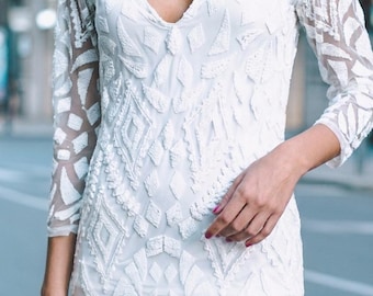 Boho weiße geometrische Applikations-Empfangskleid, schimmerndes Elopement Kleid