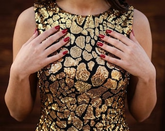 Vestido de mosaico dorado, vestido de lentejuelas negras doradas metalizadas, vestido de noche de diseñador hecho a mano.