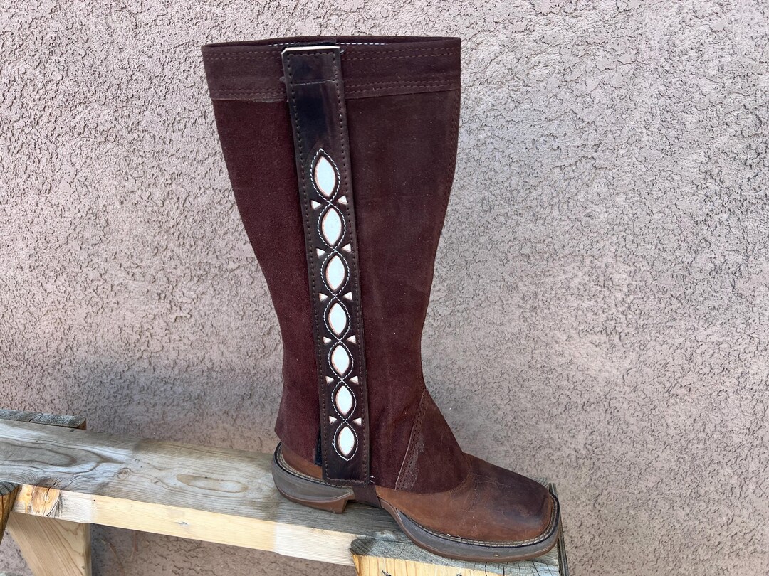 BURGUNDY WESTERN SADDLE HORSE RIDING SHORT CHAPS, POLAINAS CHARRAS. COWBOY CHAPS
