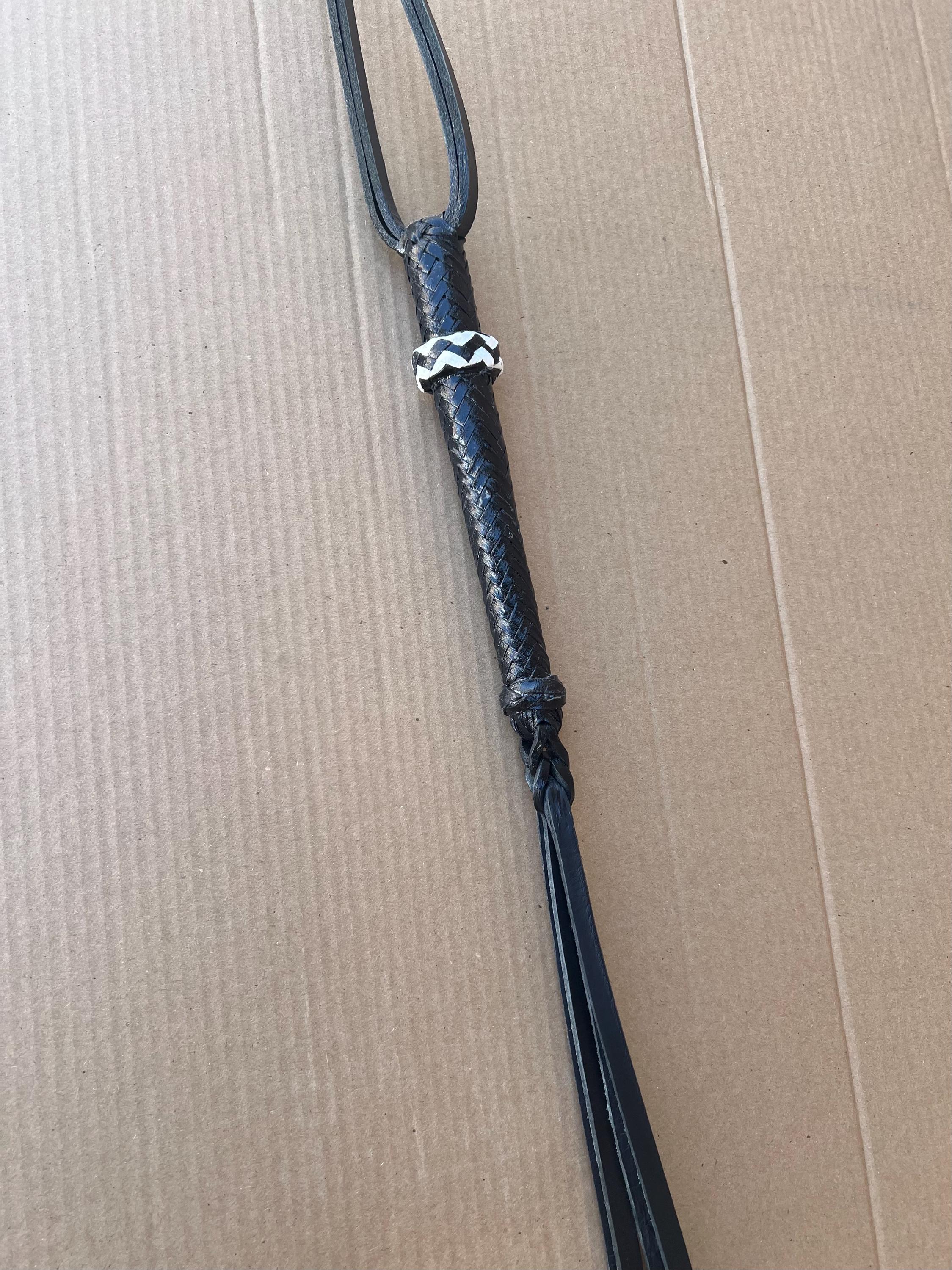 Quirt à cheval en cuir brut. SELLE CHEVAL CUARTA CHARRA. CHICOTE DE