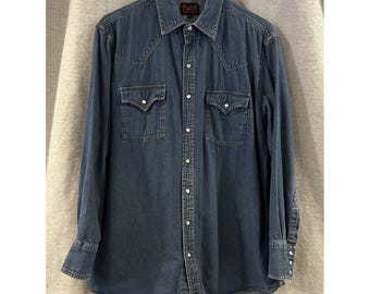 Camisa jeans vintage masculina tamanho G/Alto com botões de pressão perolados, estilo cowboy ocidental.