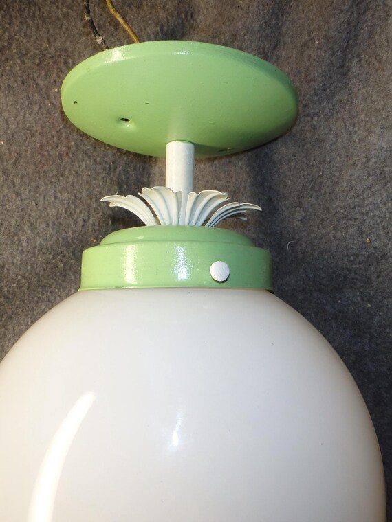 Vtg 60s MCM Glass Globe Green Daisy Ceiling Light Lamp Kitchen Kitsch Brady Bunch Style!