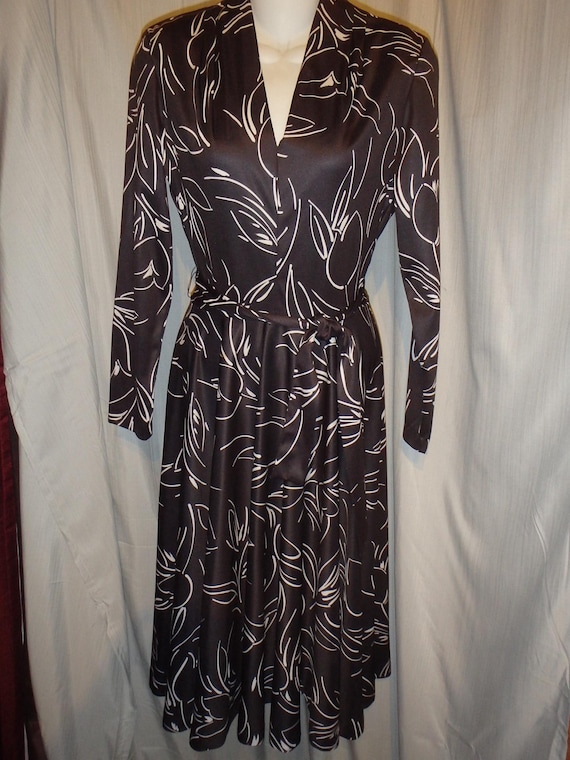Vintage 70s Black & White Long Cocktail belt dress Joan Curtis Sz Small Bust 36