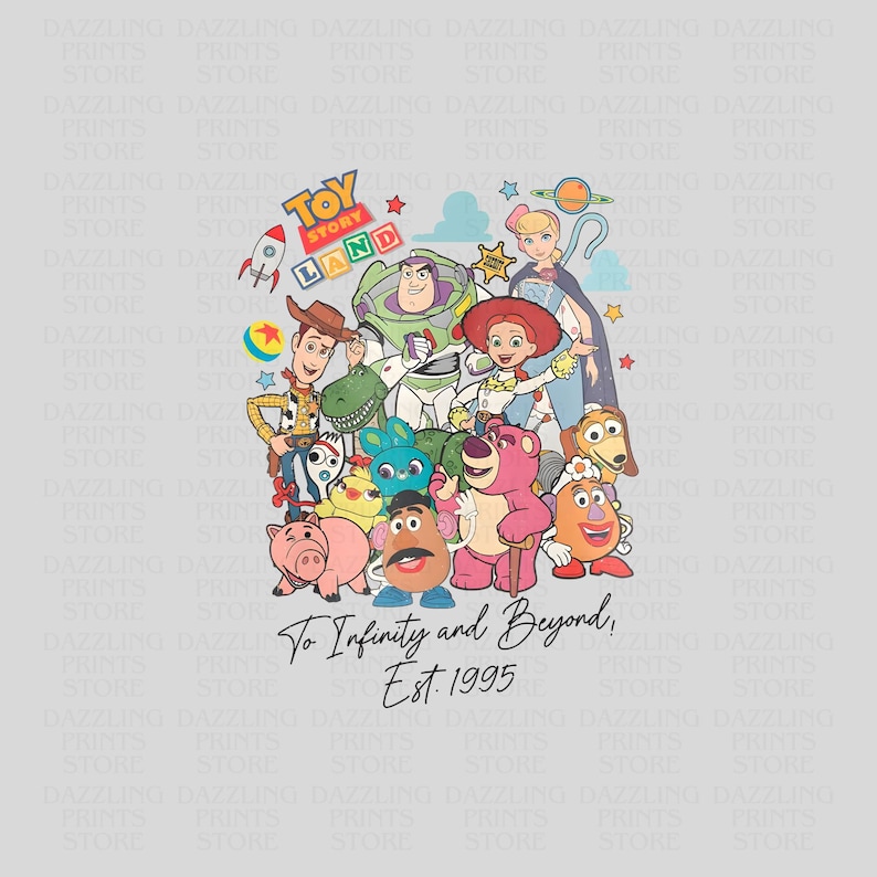 K&ouml;nnte beinhalten: Eine bunte Illustration von Figuren aus der Toy Story-Reihe, darunter Woody, Buzz Lightyear, Jessie und Mr. Potato Head. Das Bild enth&auml;lt den Text "Toy Story Land" und "To Infinity and Beyond! Est. 1995".