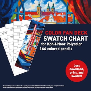 Op de afbeelding: Een kleurenwaaier swatch chart voor Koh-I-Noor Polycolor 144 kleurpotloden. Het ontwerp toont een kleurrijke illustratie van een Europese stad met rode daken en groene torens. De tekst luidt "Kleurenwaaier Swatch Chart" en "Gewoon downloaden, printen en swatches!"
