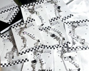 Silber Kpop Schlüsselanhänger /Taschenanhänger/Süßer Schlüsselanhänger/Handyanhänger/Pinterest Schlüsselanhänger/Süße Tasche Schlüsselanhänger/Süßes Schmuckstück/Kpop/Kpop Schlüsselanhänger/Kpop Geschenke