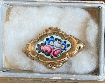 A Victorian Hand Enameled 14K Yellow Gold Brooch