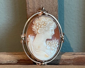 c1920 Art Deco 10K Yellow Gold Hand Carved Shell Cameo Brooch Pendant