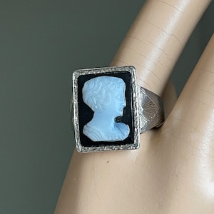 14K Gold Art Deco Agate Cameo Ring: 1920s Flapper