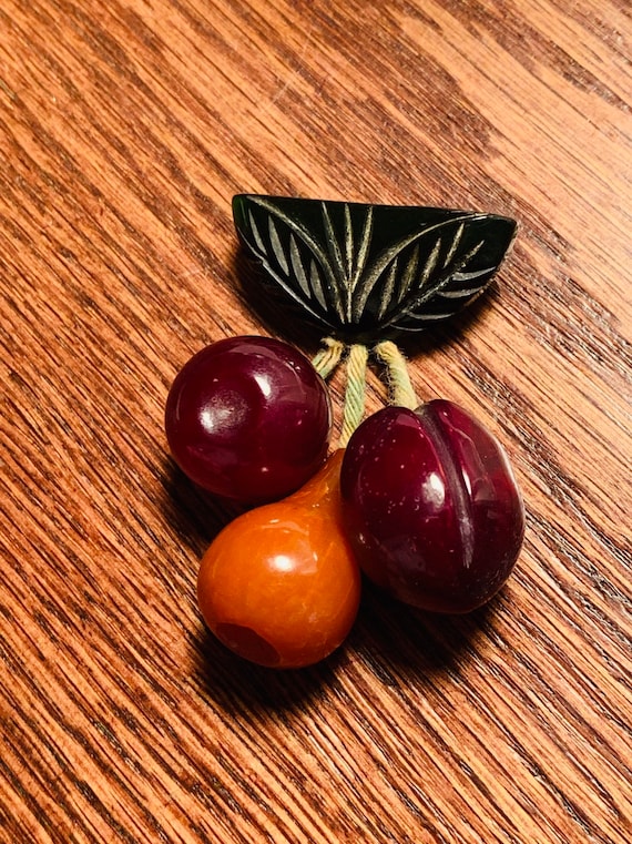 Retro 1930's Bakelite Fruit Brooch