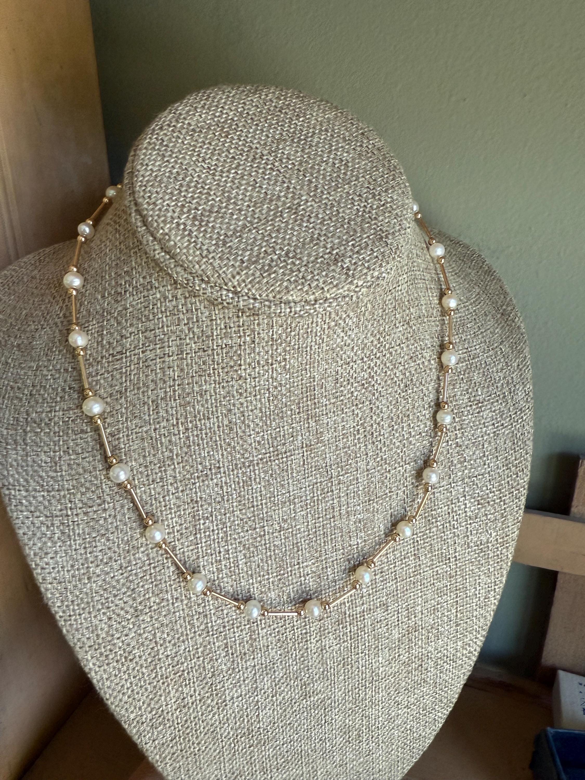 1980-1990 Vintage 14K Yellow Gold Tubular Link and Cultured Pearl