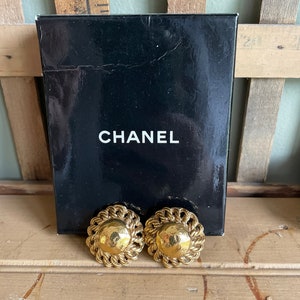 Chanel 31 Rue Cambon clip on earrings