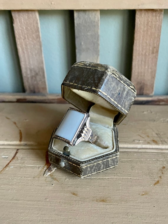 Antique 14k Victorian White Agate Engraved Ring