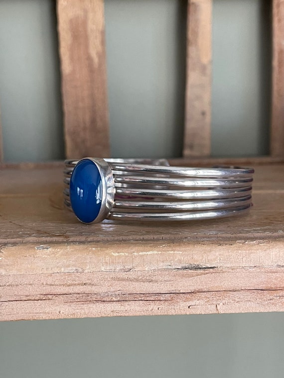 Vintage Sterling Silver Cuff with Blue Dyed Chalc… - image 5