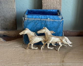 Vintage 14K Solid Yellow Gold Wild Horses Running Brooch