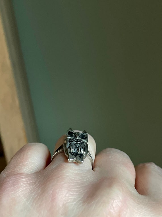 Vintage Sterling Silver Wise Owl Ring - image 4