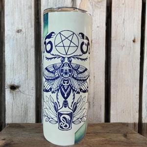 Edelstahlbecher mit heidnischen Symbolen